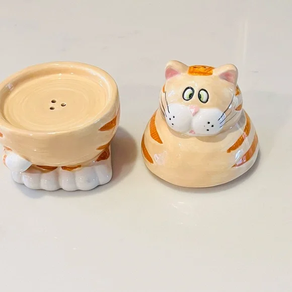 Bella Casa Ganz Adorable Orange Tabby Cat Ceramic Salt & Pepper Shaker - Picture 6 of 9